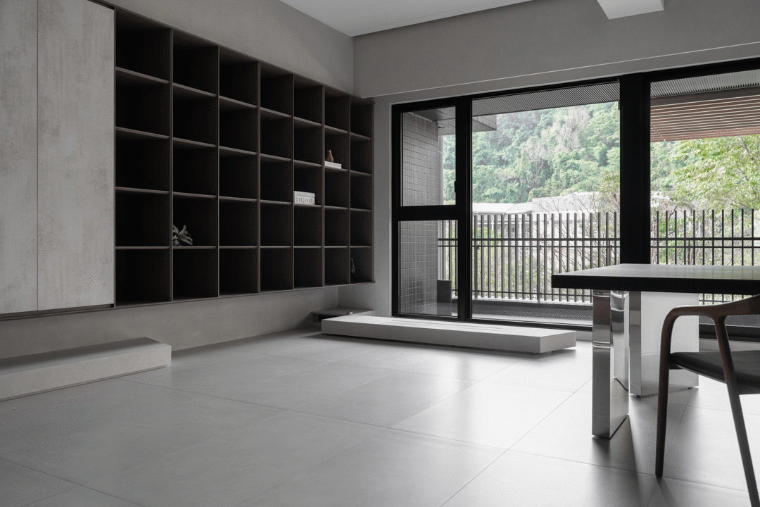 A hidden low laser-projection console and screen, designed for the outdoor view